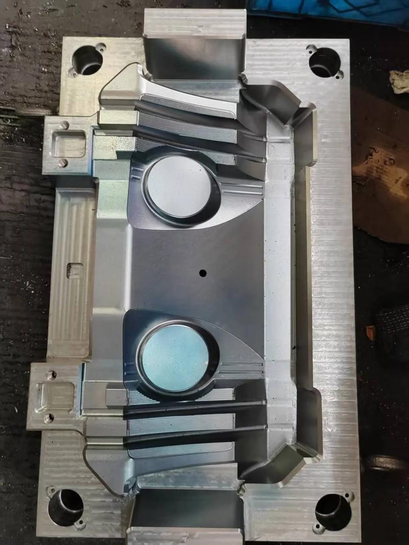 诚聘资深汽车塑件模具师傅（主攻车灯模具）